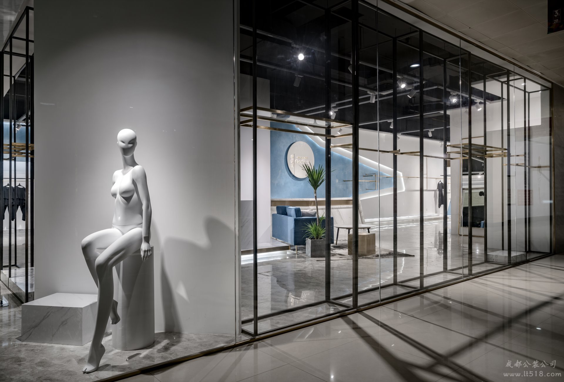 成都40平服裝店裝修如何設(shè)計(jì)呢？服裝店