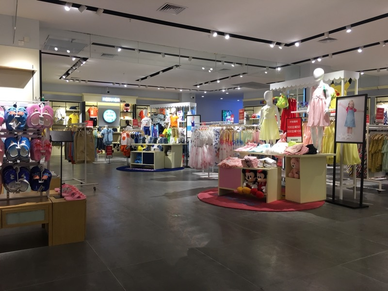 服裝百貨店兒童區(qū)設(shè)計