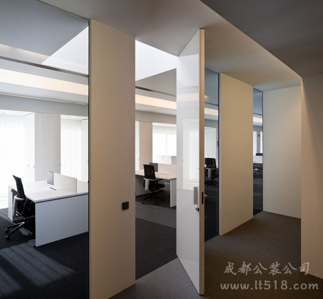 成都現(xiàn)代辦公室裝修風(fēng)格哪家工裝裝修公司好？