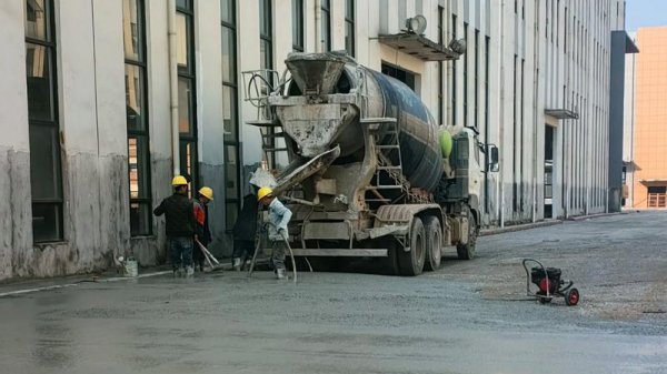 工業(yè)廠(chǎng)房裝修地面地坪的類(lèi)型及其特點(diǎn)是什么？